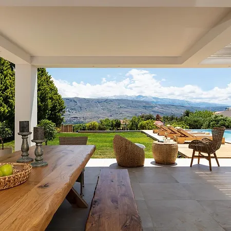 Artemisia Villa