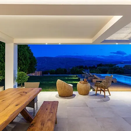Artemisia Villa