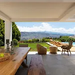 Artemisia Villa